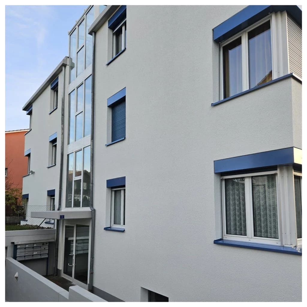 Fassadengestaltung eines Mehrfamilienhauses